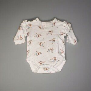 Rabbit + Bear by Emily and Oliver Size 0-3m One Piece Floral Ruffled Shoulders
